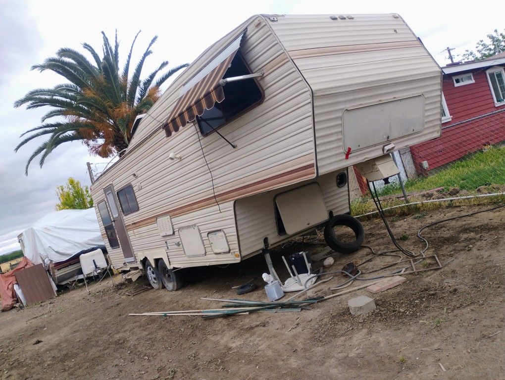 Automate Fifth Wheel Trailer 