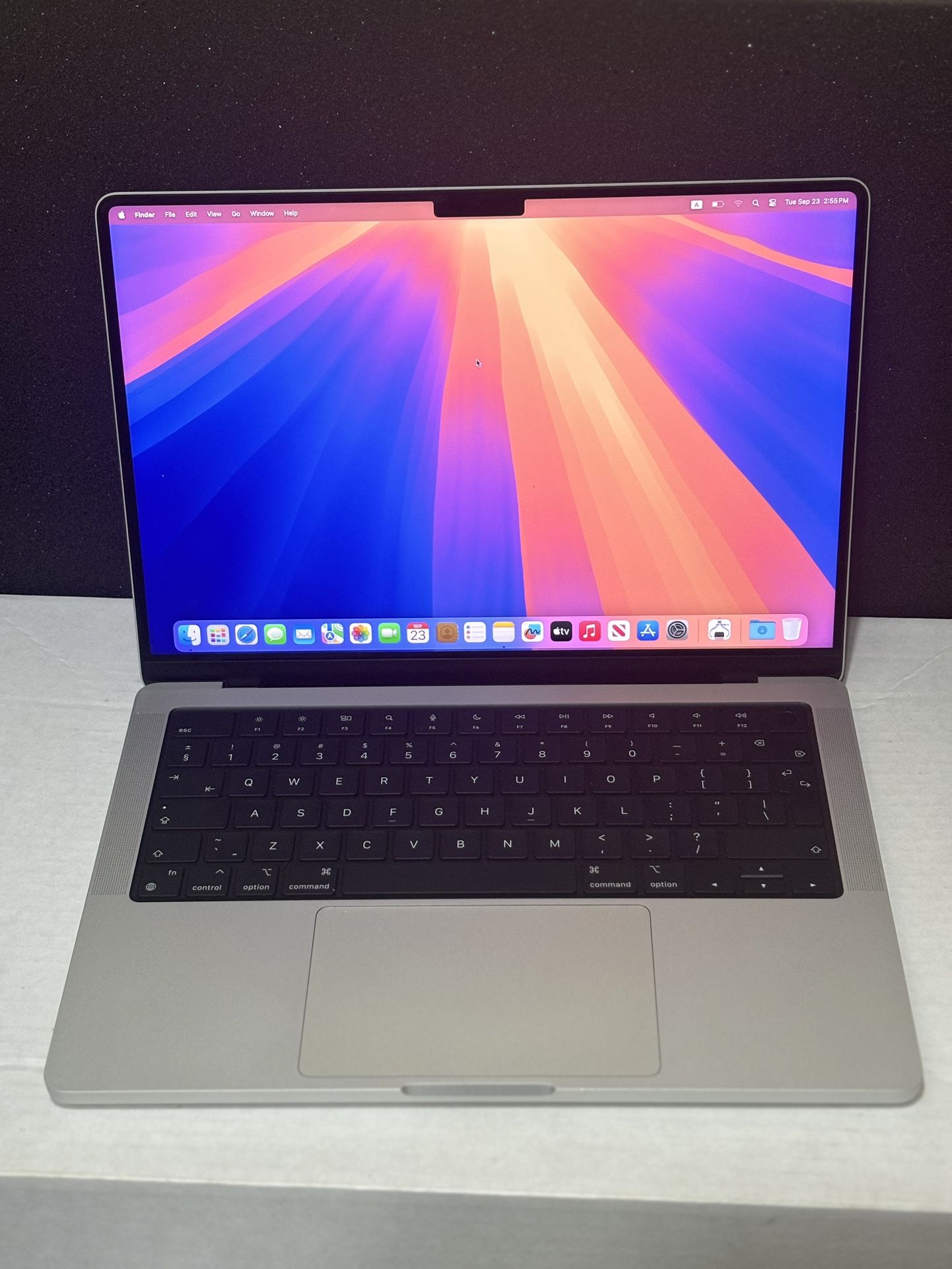 MacBook Pro 14 M1 Pro 2021 16Gb ram 512 gb Silver 