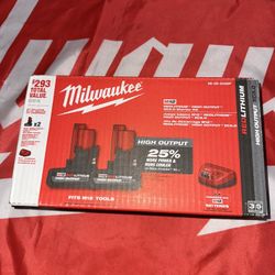 Milwaukee M12 12V Lithium-Ion XC High Output 5.0 Ah Battery Pack (2-Pack) Starter Kit with Charger