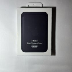 Apple iPhone Fine Woven MagSafe Wallet 