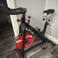 Sunny Health & Fitness SF-B1002 Belt Drive Indoor Cycling Bike