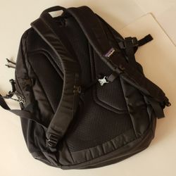 Patagonia Refugio Pack 28L Laptop Backpack Black 47912 Optiver Corp Logo
Emproidery Pre-owned, perfect shape.
• 3 Main zippered compartments, padded