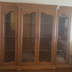 China Cabinet/glassware Buffet