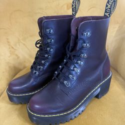 Boots DR MARTENS Woman Size 5 New  Asking 80 OBO 