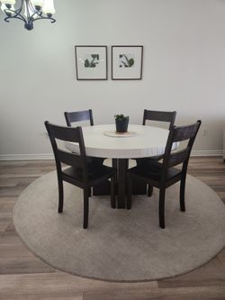 Dining table with round rug