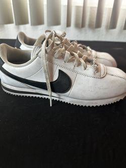 Nike Cortez Kids Size 6.5 Y 