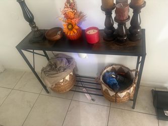 Entry way table