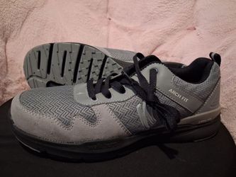 Hiking shoes us size 9