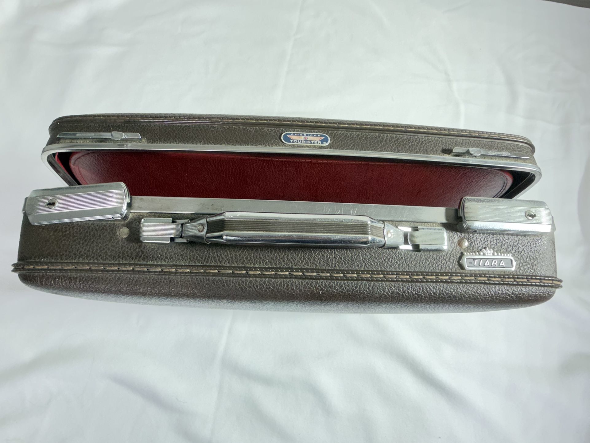 Vintage TIARA Towncraft suitcase