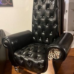 Throne Chairs 2 Available 500ea