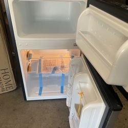 Vissani 3.2 cu. ft. Mini Refrigerator in Stainless Look with 2-Doors, Glass Shelves, and Energy Efficiency 