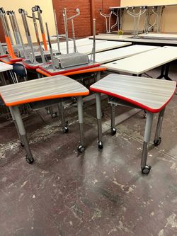 NEW KIDS STUDENT DESKS    -can deliver-
