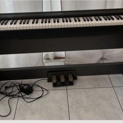 Yamaha P-95b Digital Piano