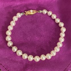 FREE Pearl Bracelet w/purchase