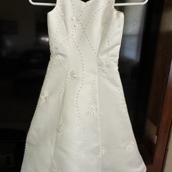 Flower Girl Dress for wedding. Ivory color Size 5. Wear only one time for 20 to 30 minutes. $115 or best offer 