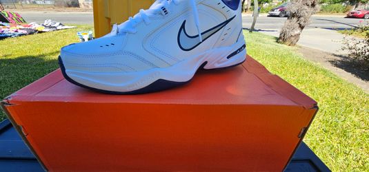 Nike Air Monarch IV