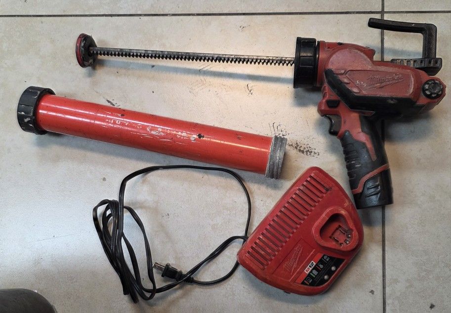 Milwaukee 2441-20 M12 20 Oz Caulk Adheive gun