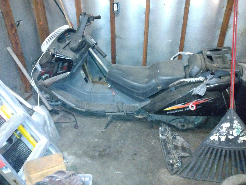 MAGNUM 250 SCOOTER