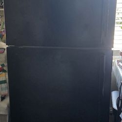 Insignia Refrigerator 