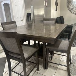 Table And Chairs 