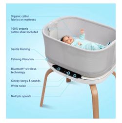 Smart bassinet Graco self rocking
