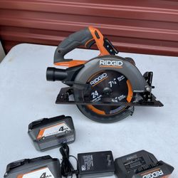 RIDGID 18V Brushless Cordless 7-1/4 in. Circular Saw With (2)4.0ah Battery And Charger