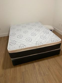 NEW QUEEN PILLOW MATTRESS AND BOX SPR+ING 2pcs