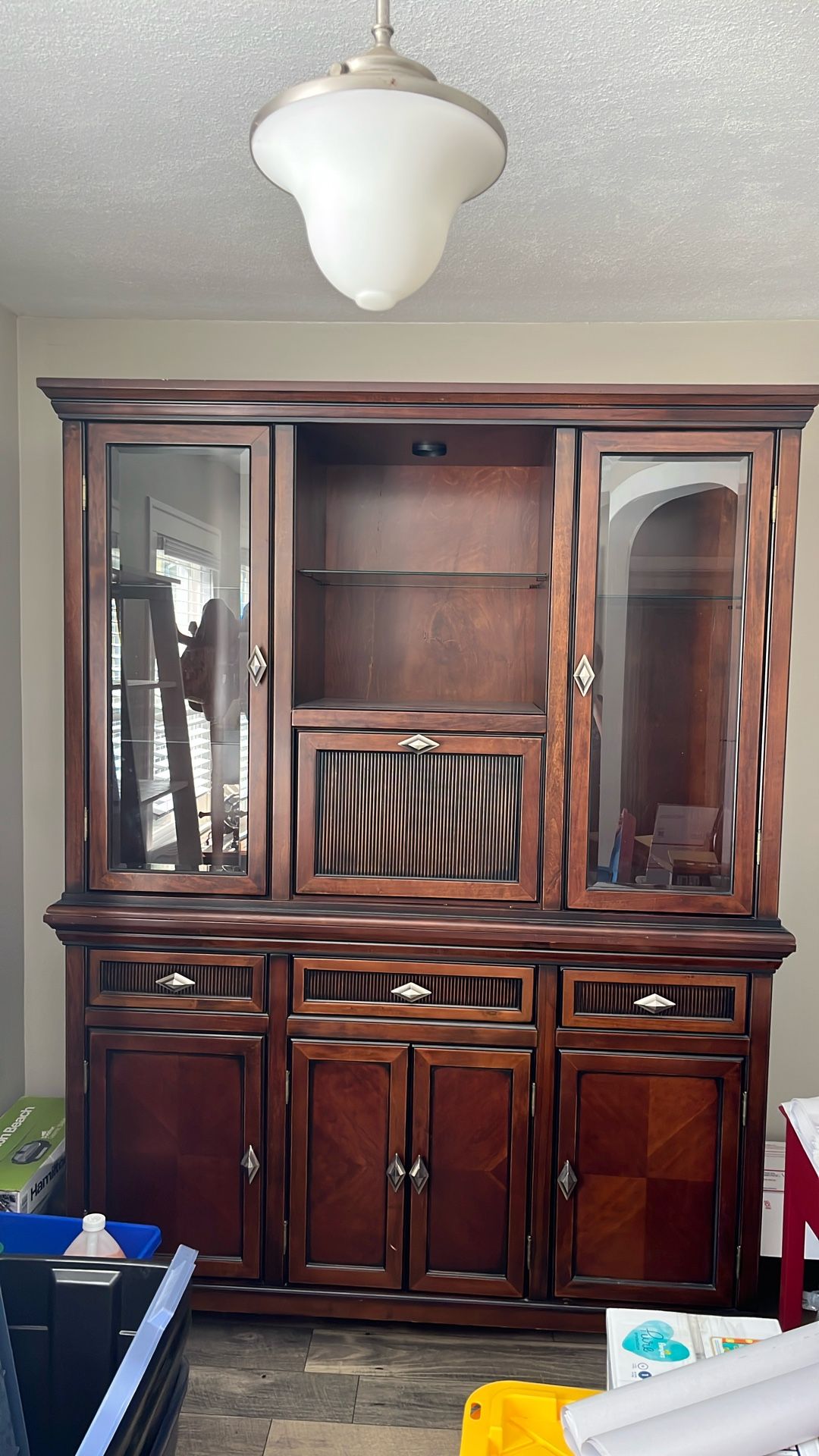 Hutch Display Cabniet
