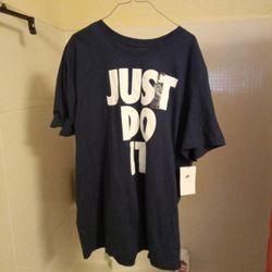 New  Nike  Tshirt  Sz  XL.Pickup Only !!
