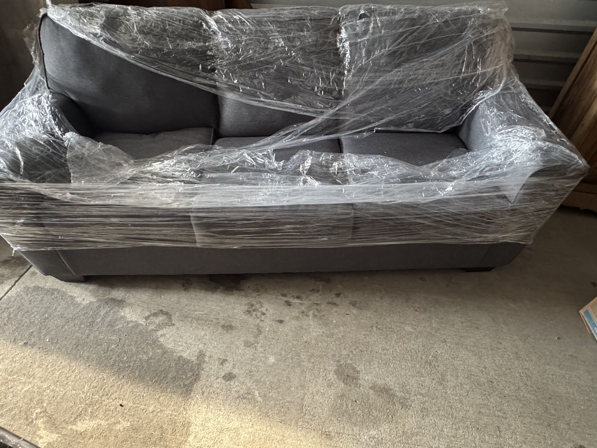Modern Gray Sofa โ Like New! ๐๏ธ