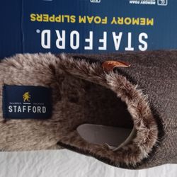 Men's Slippers Size XL 13-14   New