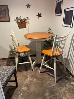 Mesa Alta con 2 Silas
