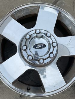 F250/350 Ford stock hub caps.