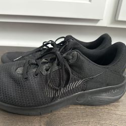 Men’s Size 10 Black Nike Shoes 