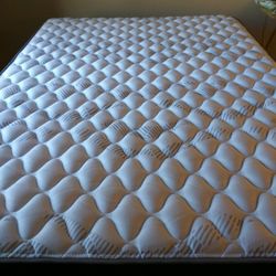New Matress Firm QUEEN Firm Set