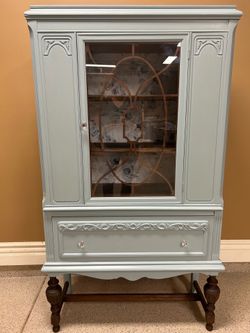 Hutch /Cabinet