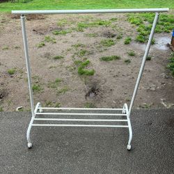 base for hanging clothes