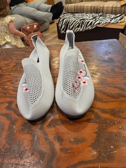 Light Gray Slip-On Knit Women's Shoes with Floral Embroidery