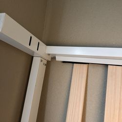 Queen bed frame (good condition!)