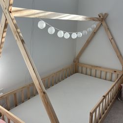 Twin floor bed with mattress 