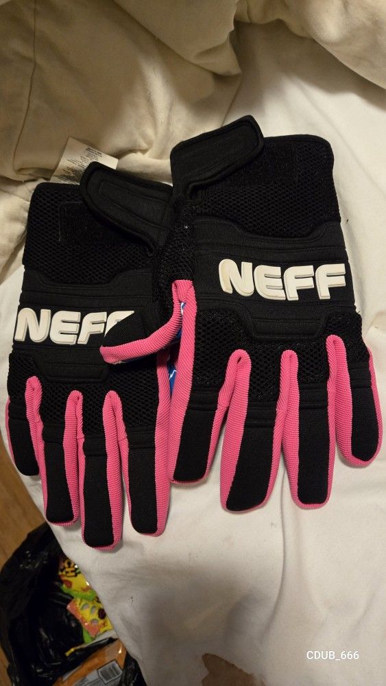 NEFF snowboarding gloves. used 1x in big bear 8 years ago. palms are still very sticky