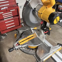 Dewalt 12” Compound Miter Saw DWS715 And Long Stand
