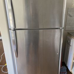 Ken more Refrigerator/ Works Great / Ice Maker