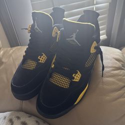 Jordan 4s Thunder 