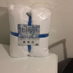 His And Hers Robe And Slippers 