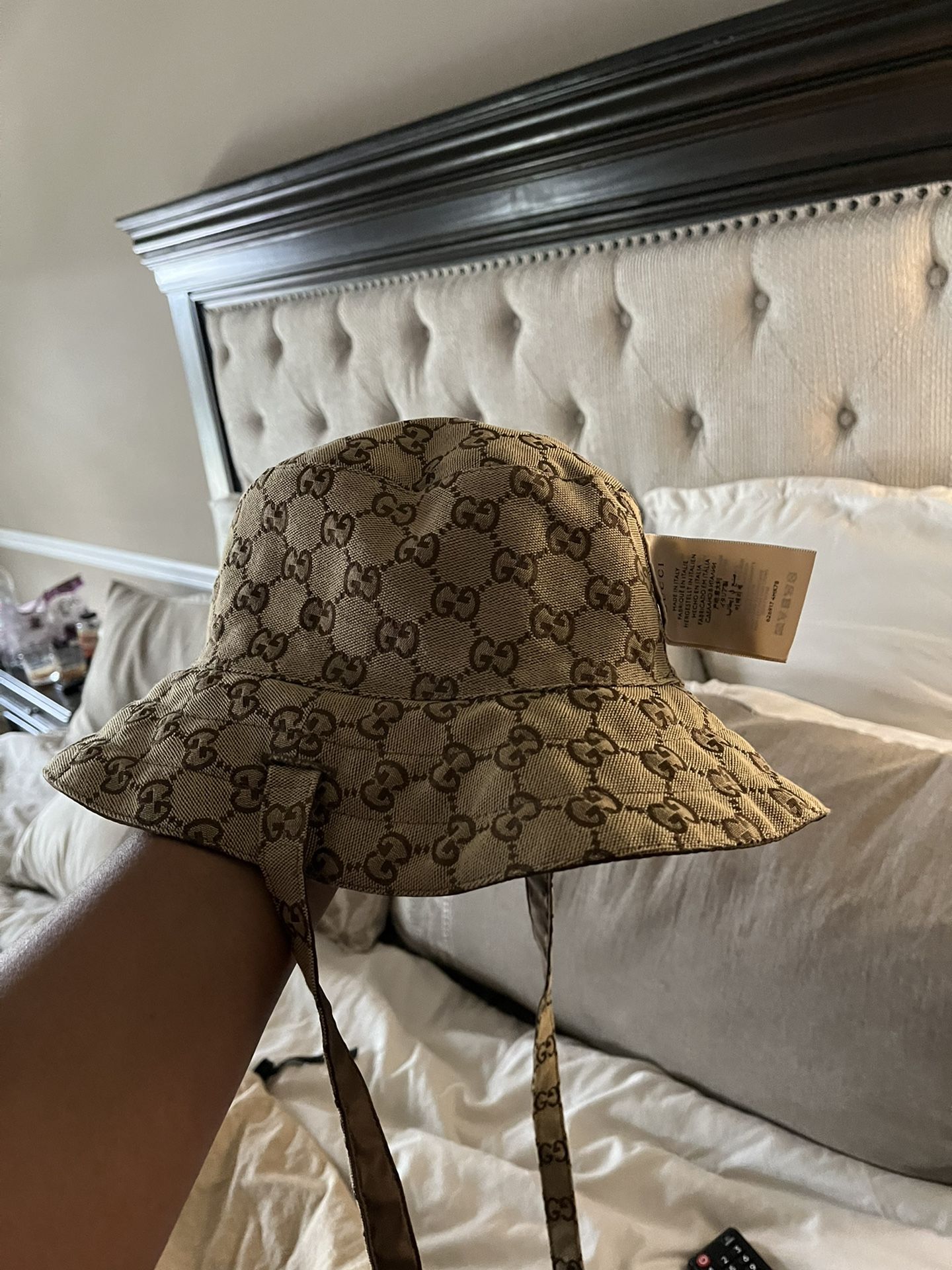 Reversible Gucci Bucket Hat (Authentic)