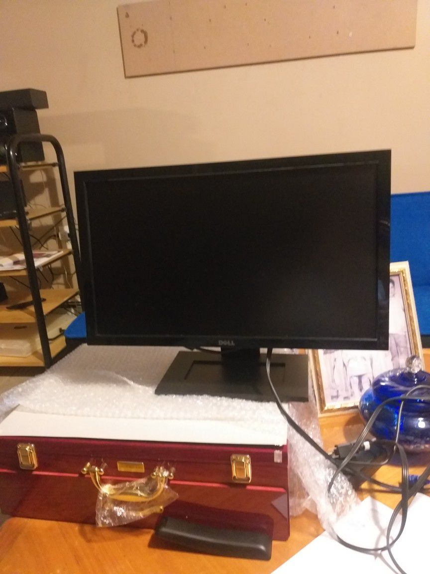 Monitor dell 22 Inches Like New