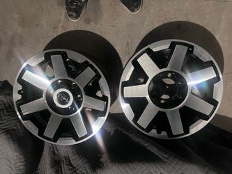 OEM Toyota TRD Off-Road 17” Wheel – Machined/Black – Excellent Condition