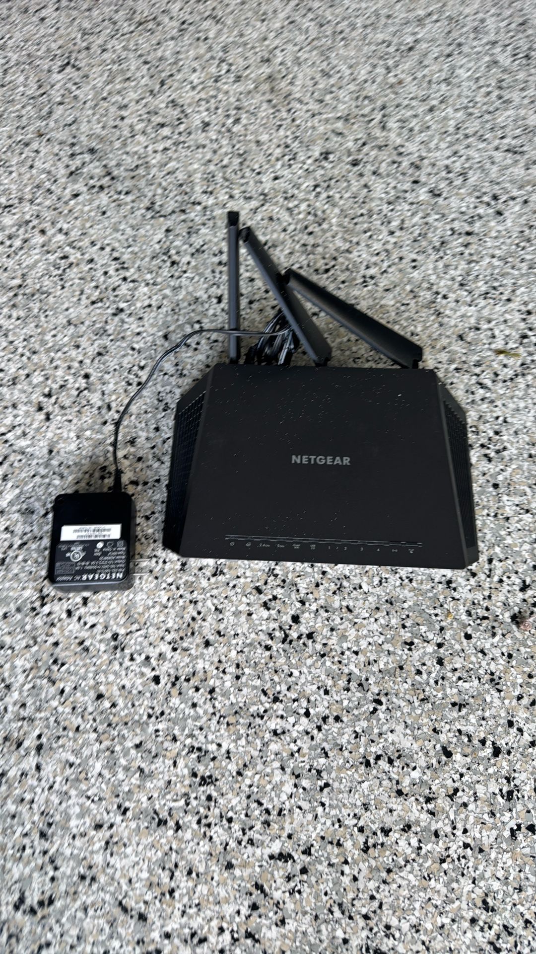 NETGEAR R6700 Nighthawk AC1750 Dual Band Smart WiFi Router, Gigabit Ethernet (R6700)