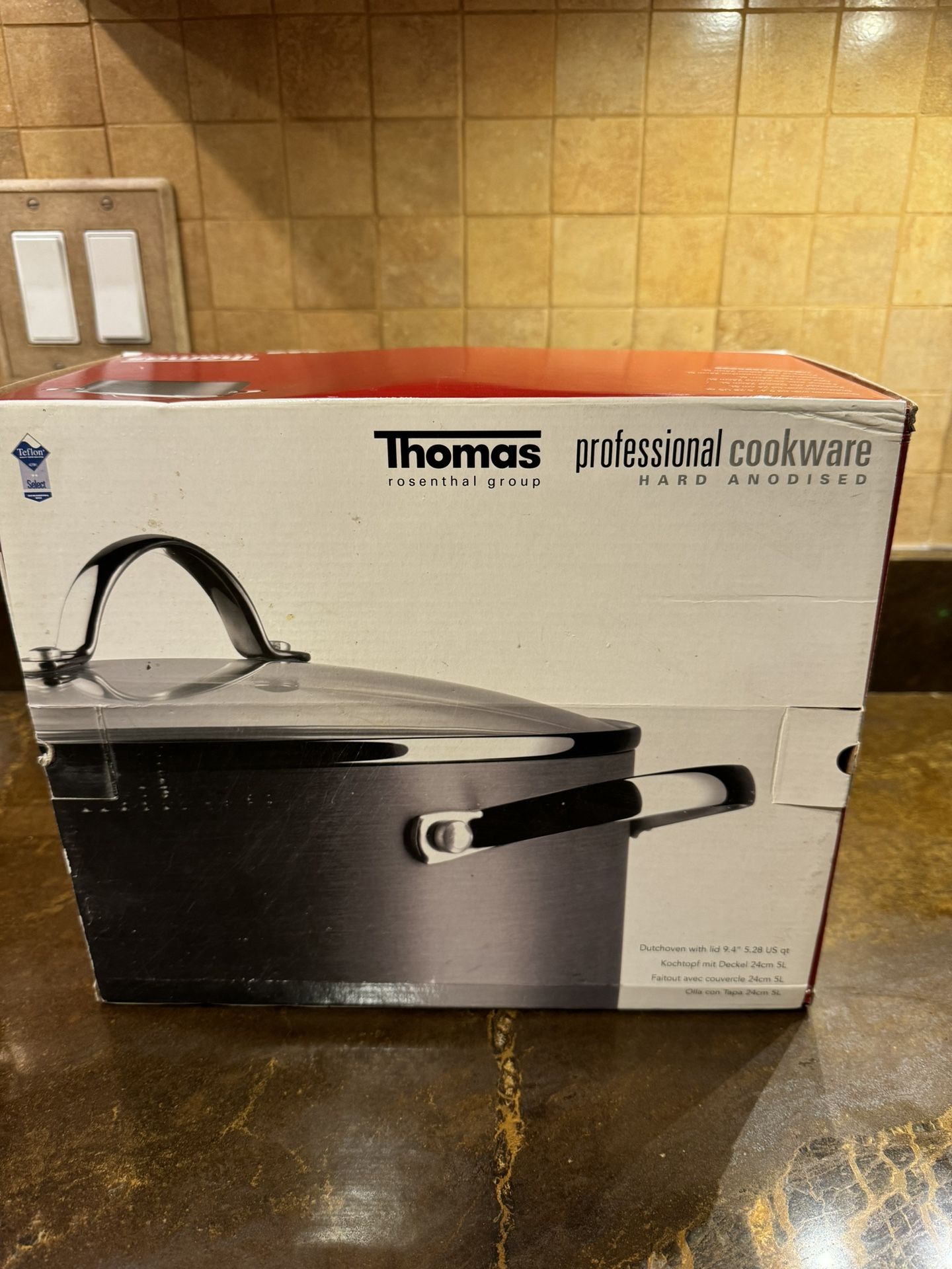 New THOMAS ROSENTHAL GROUP Professional Cookware DUTCH OVEN w/ LID 9.4